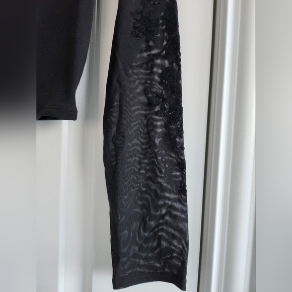 Athleta long sleeve black sheer floral crop top size Small - Picture 5 of 7